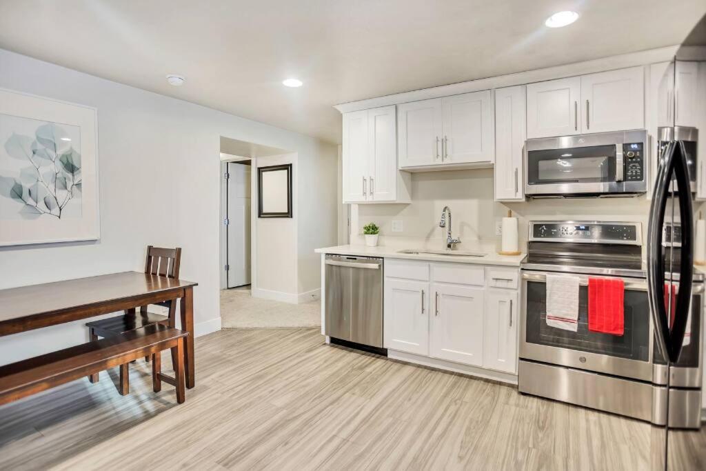 New Furnished 2Bd Apt! Great For Long Stays Vineyard Luaran gambar