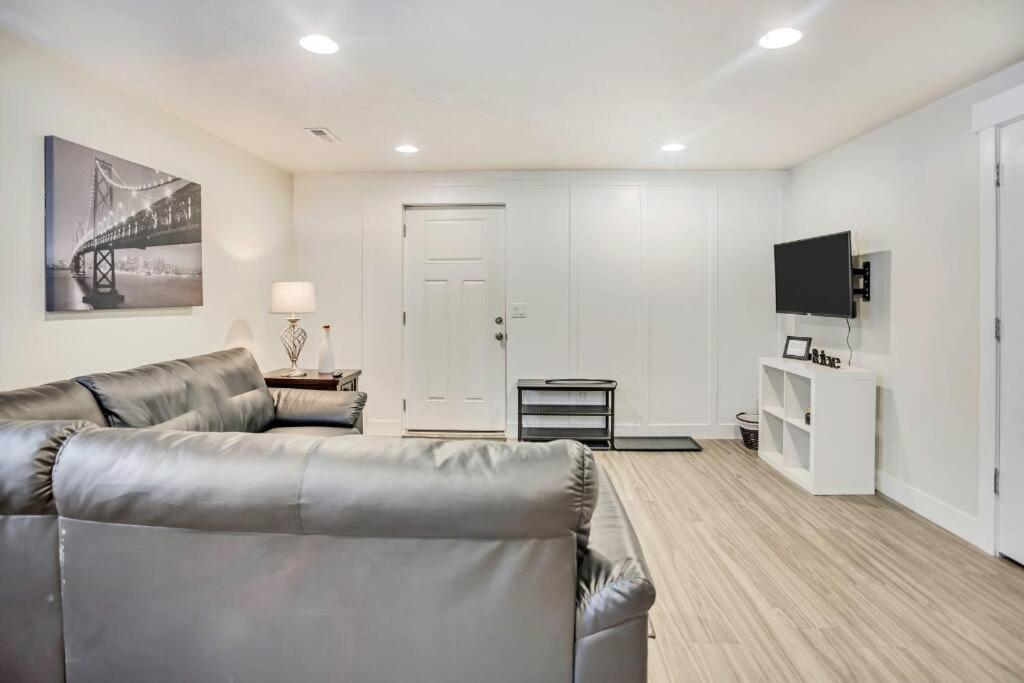 New Furnished 2Bd Apt! Great For Long Stays Vineyard Luaran gambar